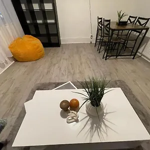 Spacious 2 Bedroom On Tower Bridge London